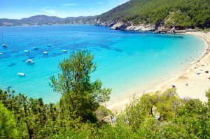 Traumhafte Bucht auf Ibiza, Balearen