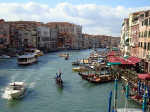 Gondoliere in Venedigs Kanälen, Italien Gondoliere in Venedigs Kanälen, Italien